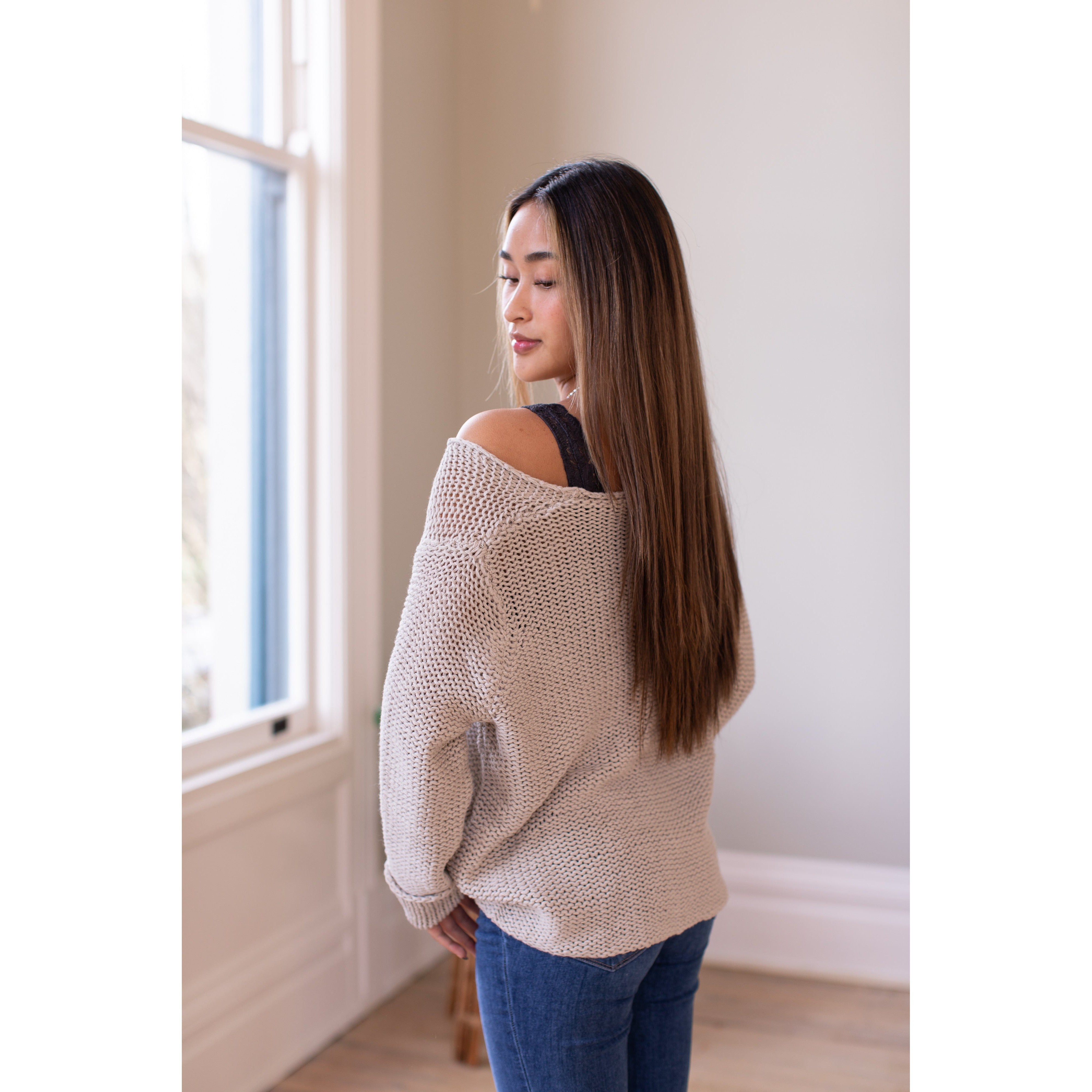 Cable V Neck Sweater || Beige