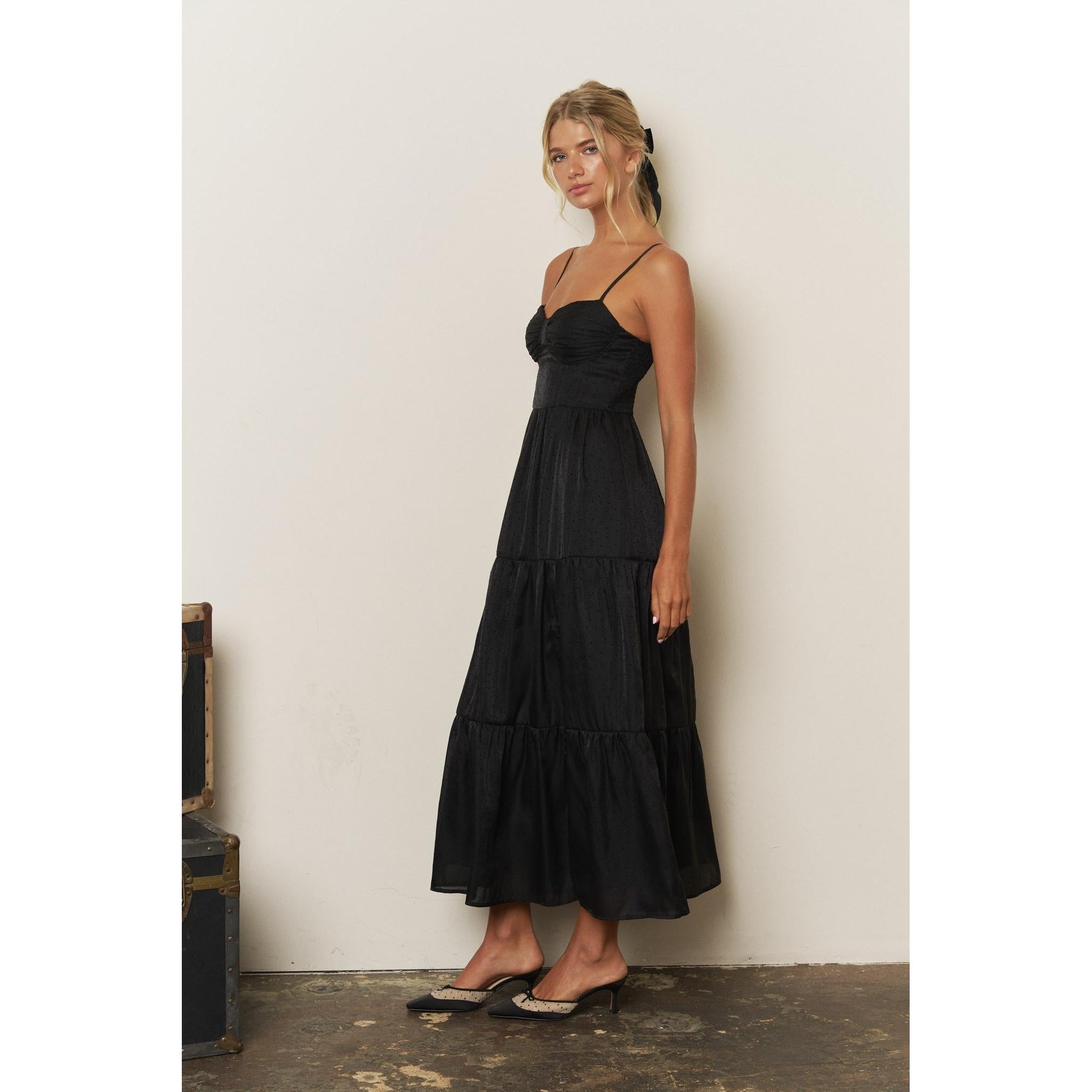 Sweetheart Swiss Dot Tiered Midi Dress || Black
