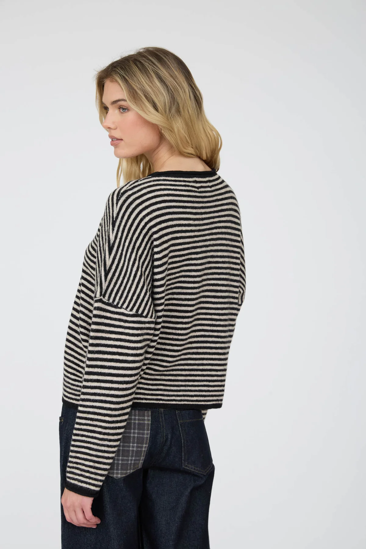 Stripe Raw Edge Button Down Cardigan || Black