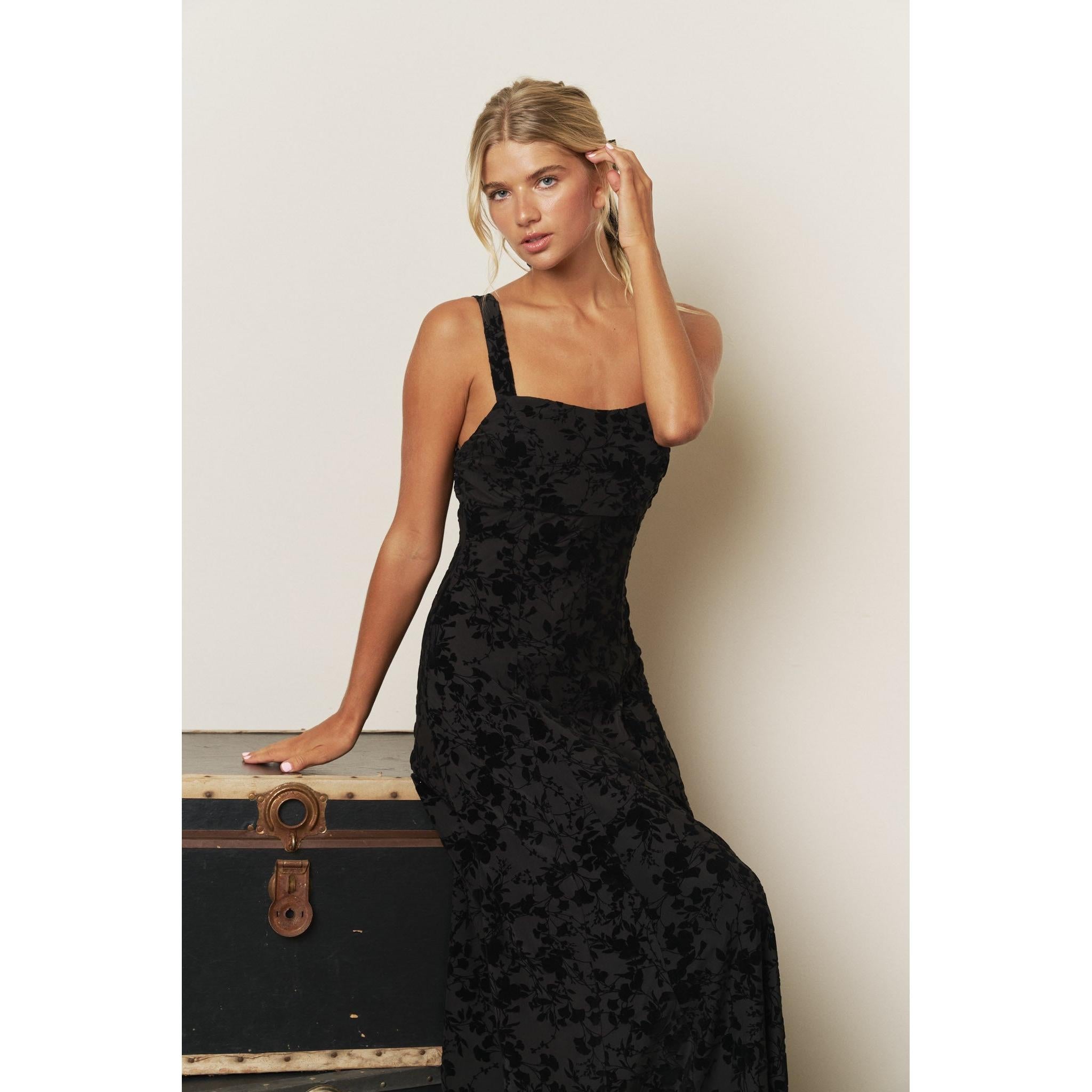 Velvet Burnout Floral Midi Dress || Black