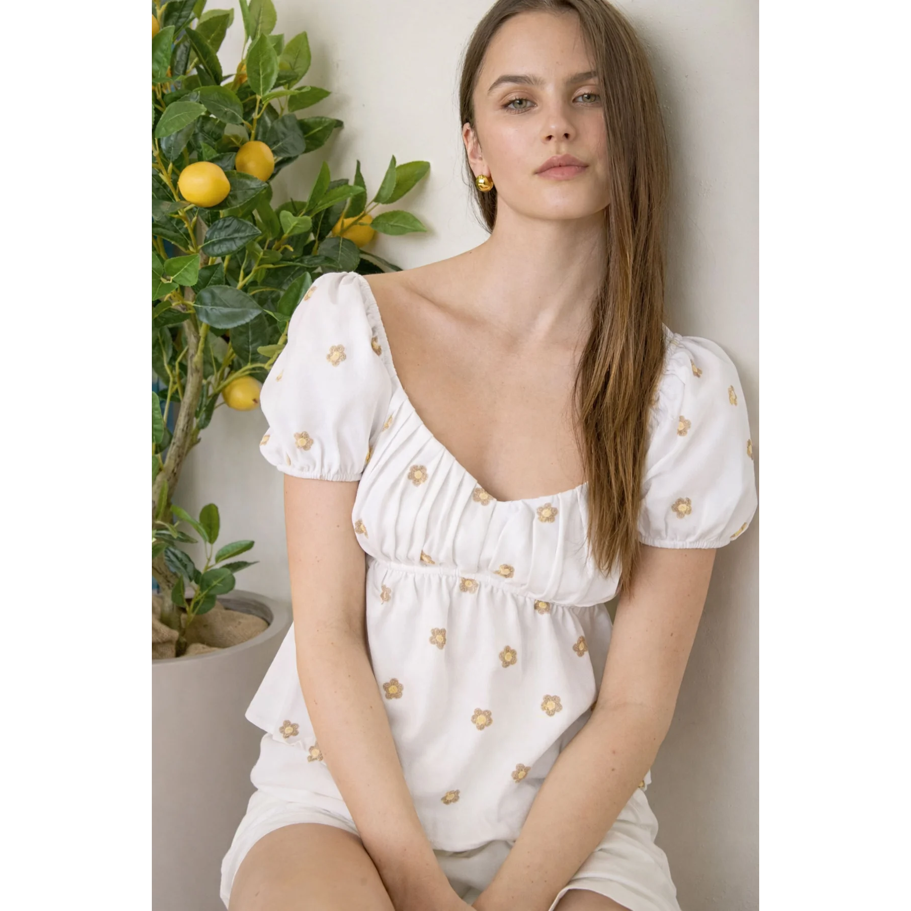 Embroidered Daisy Puff Sleeve Top