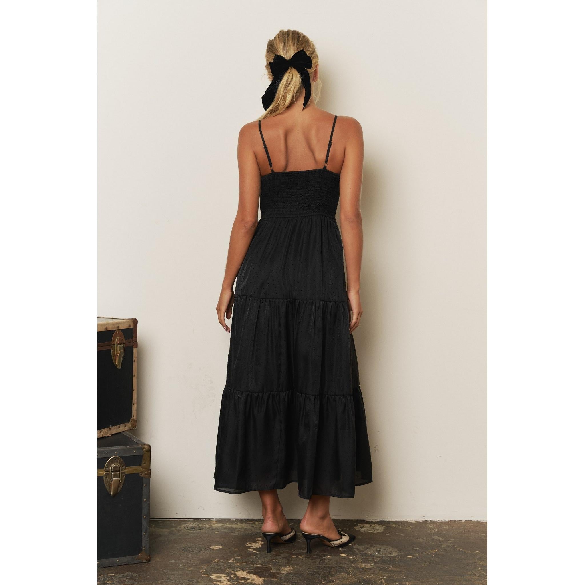 Sweetheart Swiss Dot Tiered Midi Dress || Black