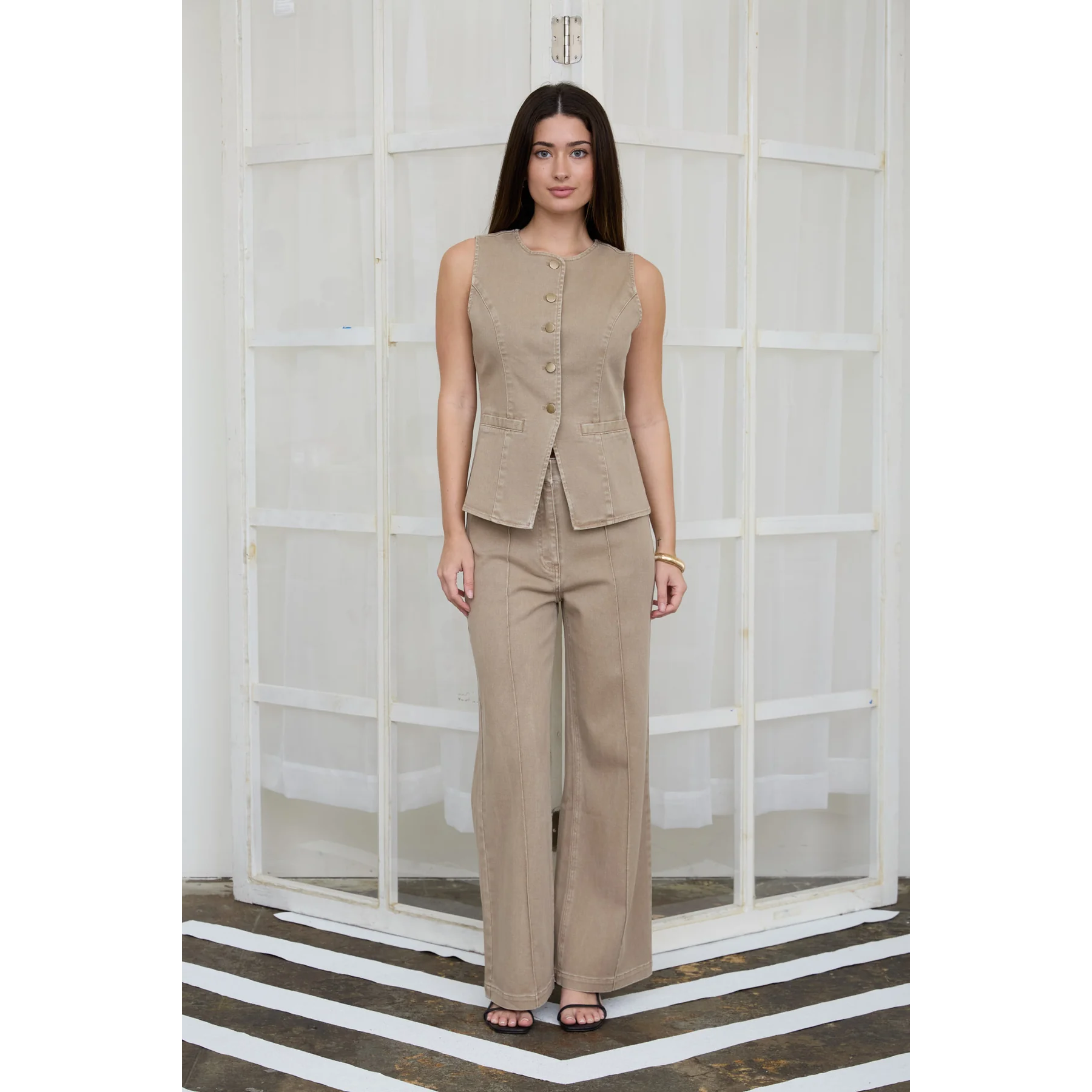 Front Seam Wide Leg Jeans || Mocha