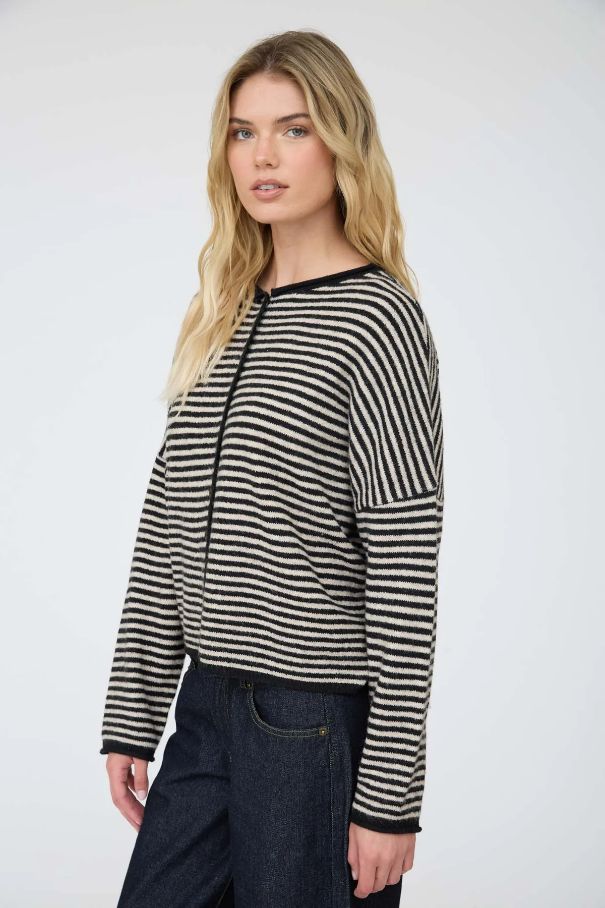 Stripe Raw Edge Button Down Cardigan || Black