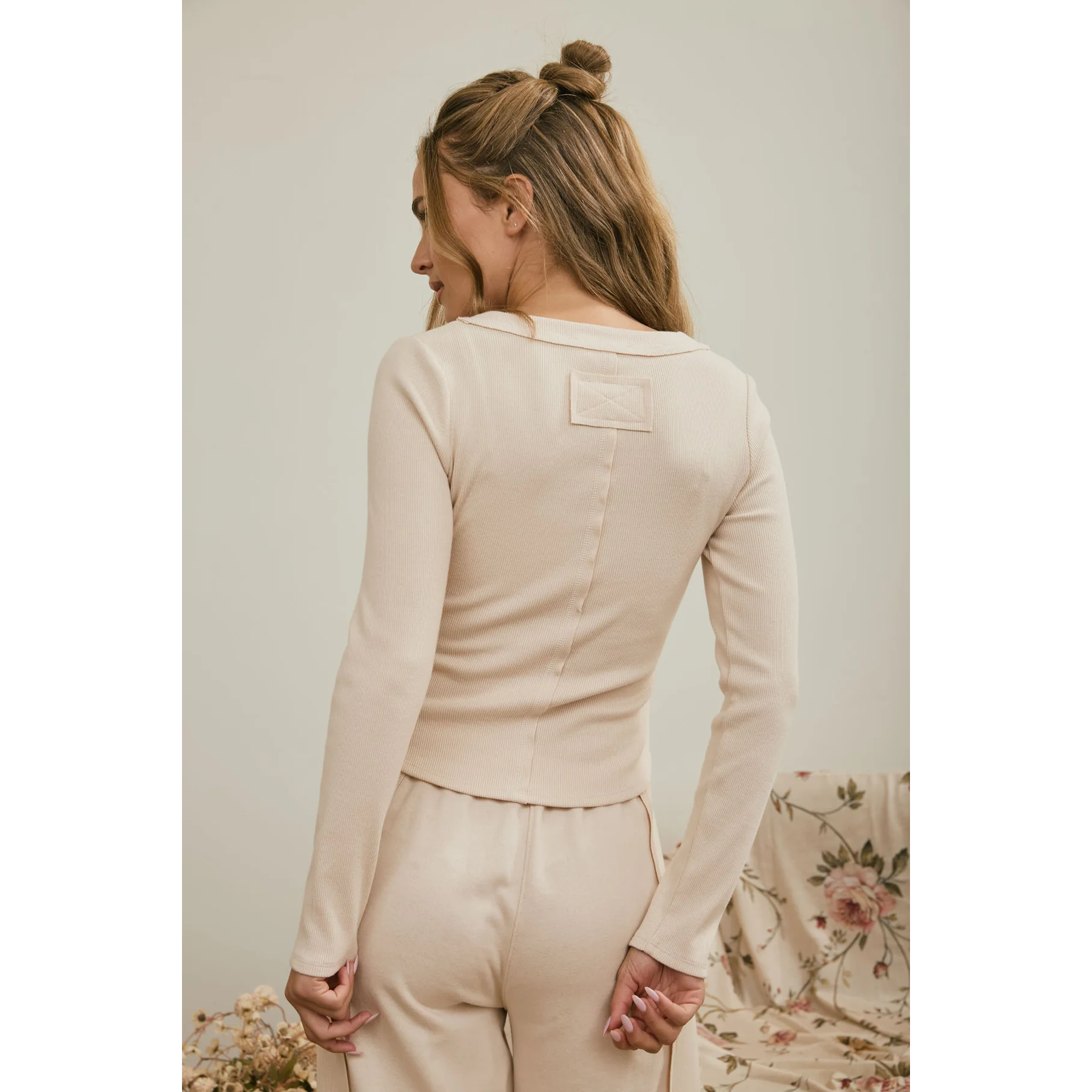 Fitted Ribbed Henley Top || Light Khaki