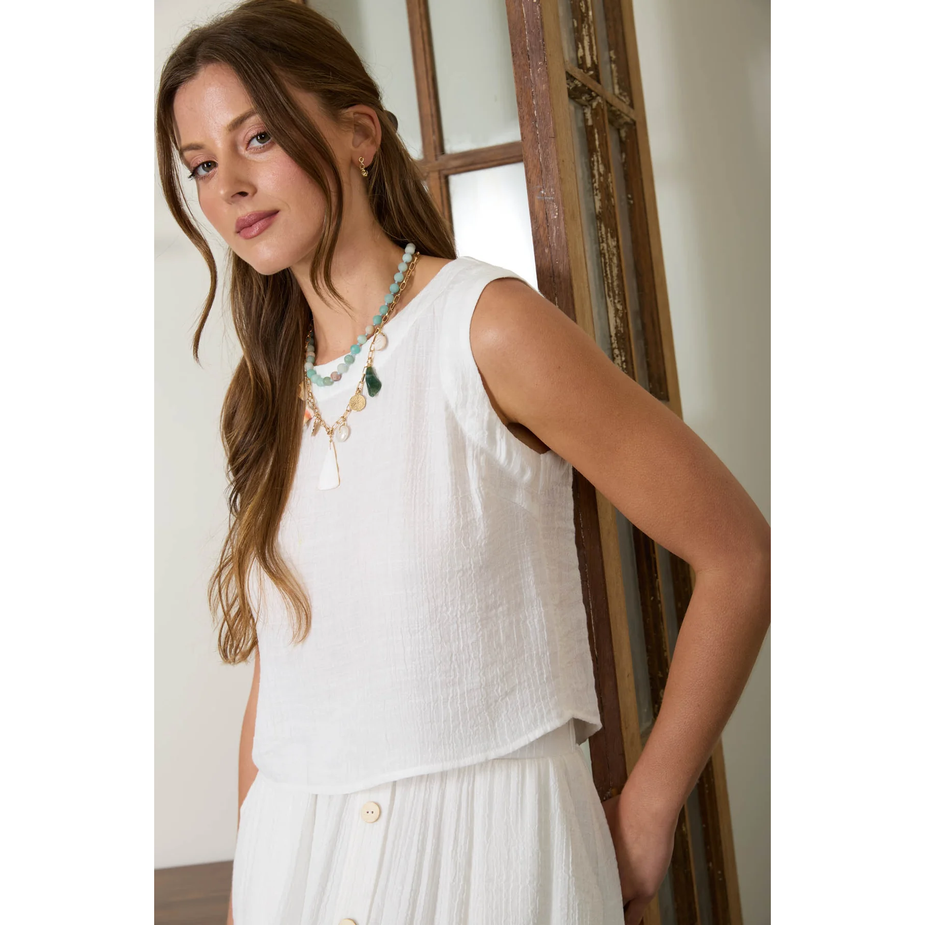 Sleeveless Back Button Detail Top || White