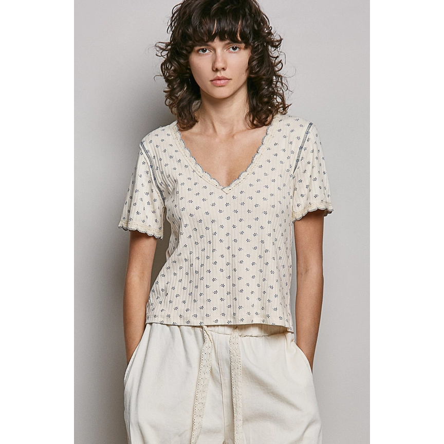 POL v-neck floral t-shirt