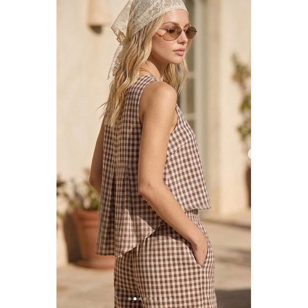 Linen Gingham Scoop Neck Tank || Mocha